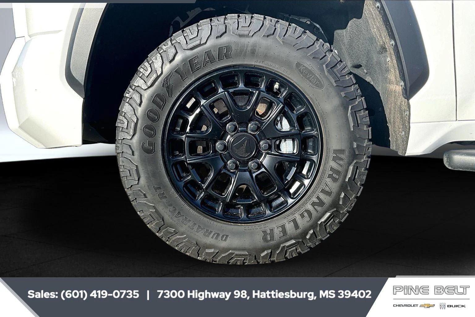 Used 2025 Ice Cap Toyota SR5 image 8