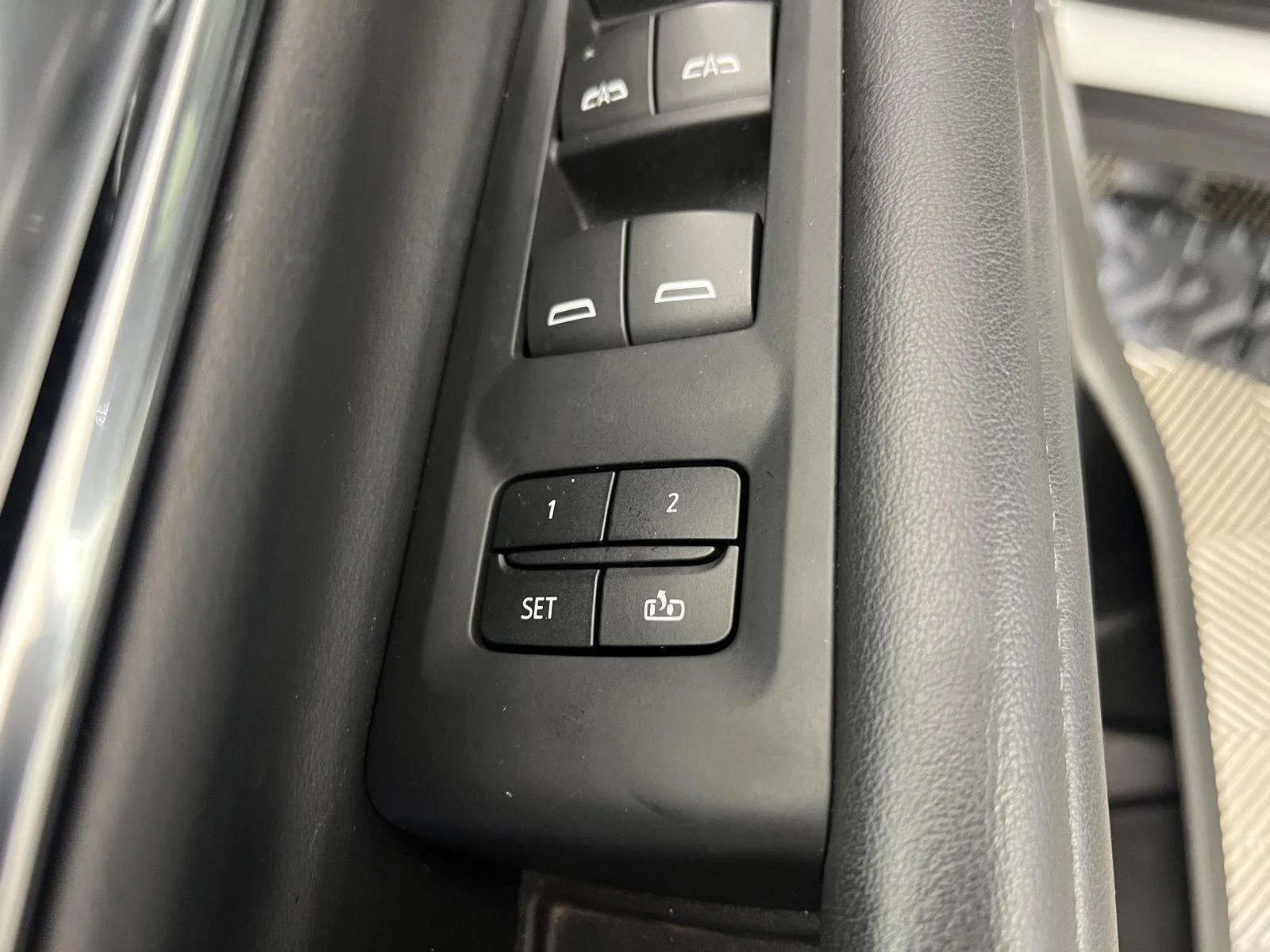 Used 2022 SUMMIT WHITE Chevrolet Z71 image 8