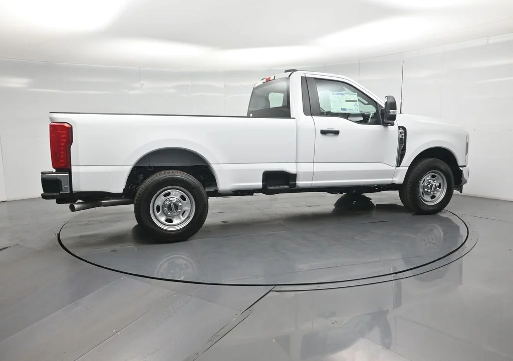 New 2026 Oxford White Ford XL image 17