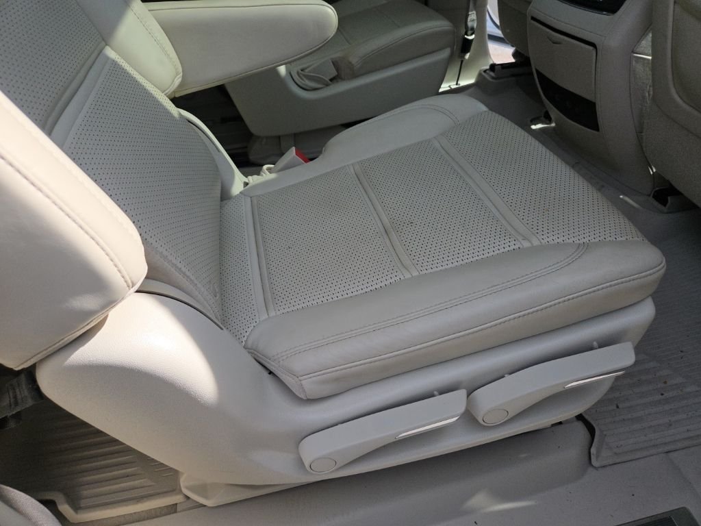 Used 2021 Crystal White Cadillac Sport Platinum image 19