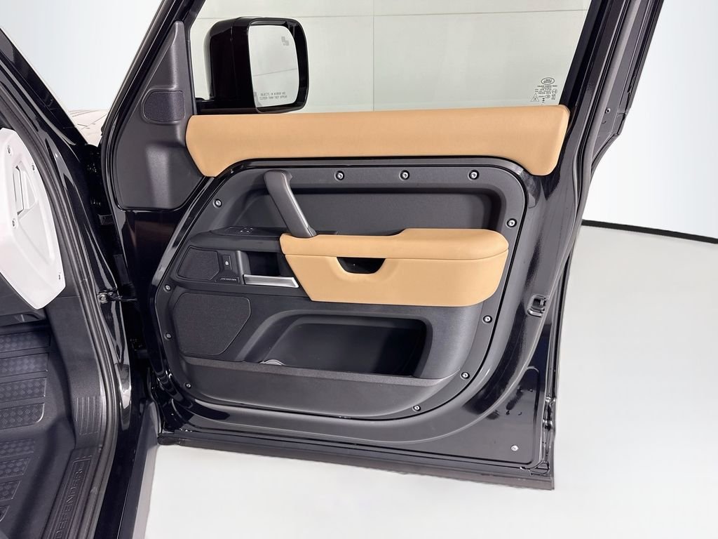New 2026 Santorini Black Land Rover S image 26