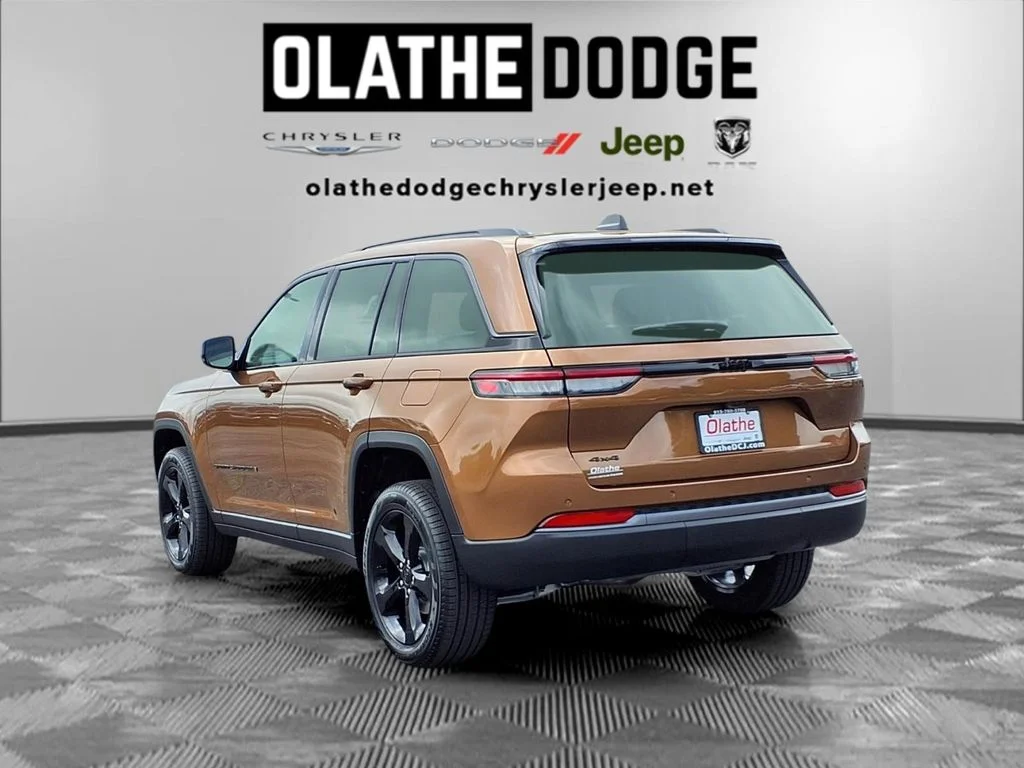 New 2026 Copper Shino Metallic Clear-Coat Exterior Paint Jeep Limited image 3