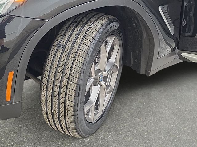 Used 2022 Black Sapphire Metallic BMW xDrive30i image 31
