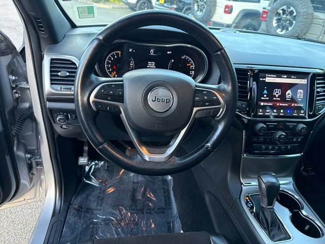 Used 2021 Billet Silver Metallic Clearcoat Jeep Laredo X image 17