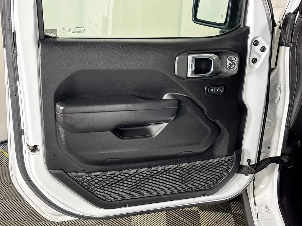 Used 2021 White Jeep Willys image 10