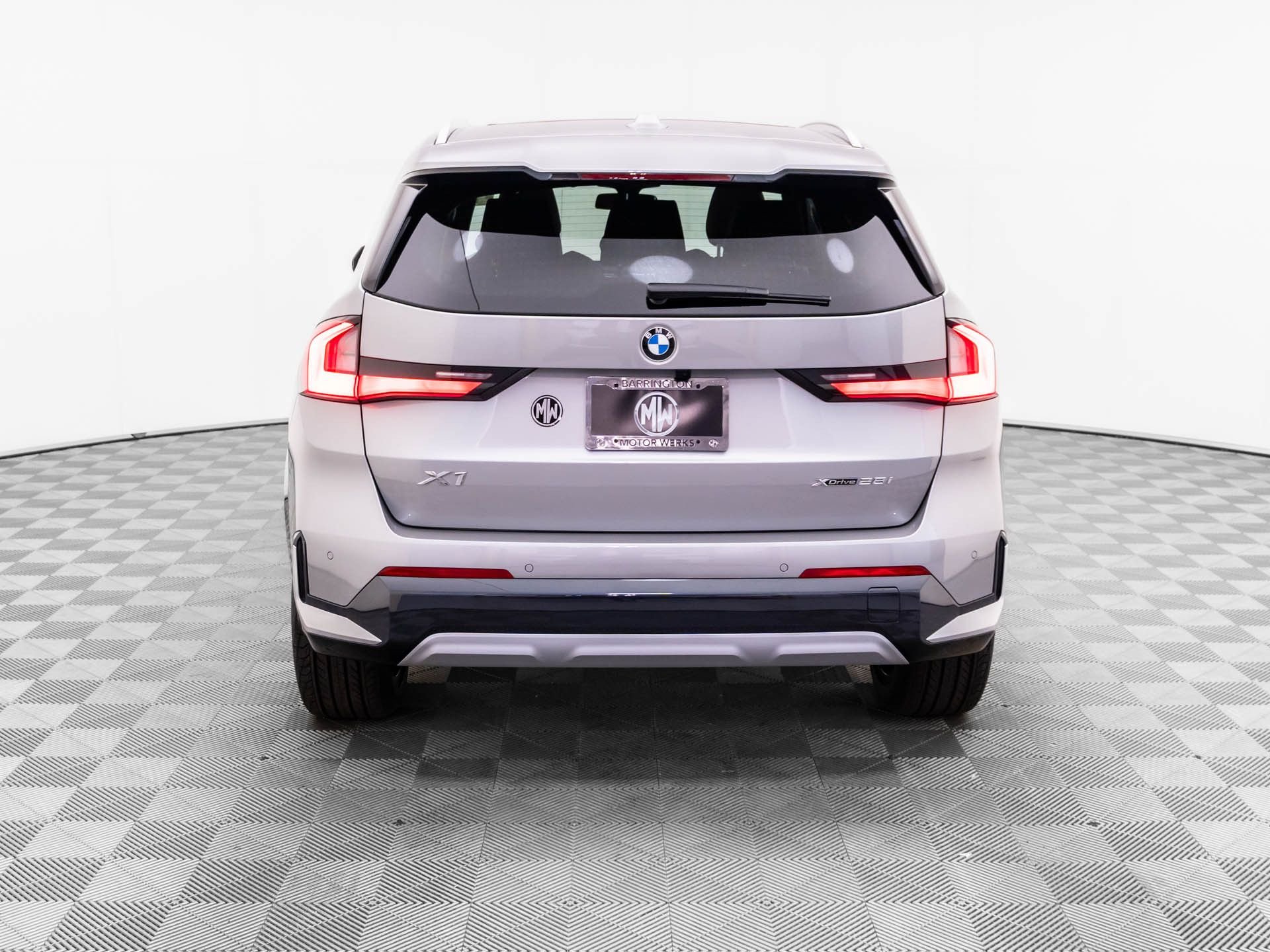 New 2026 Space Silver Metallic BMW xDrive28i image 5