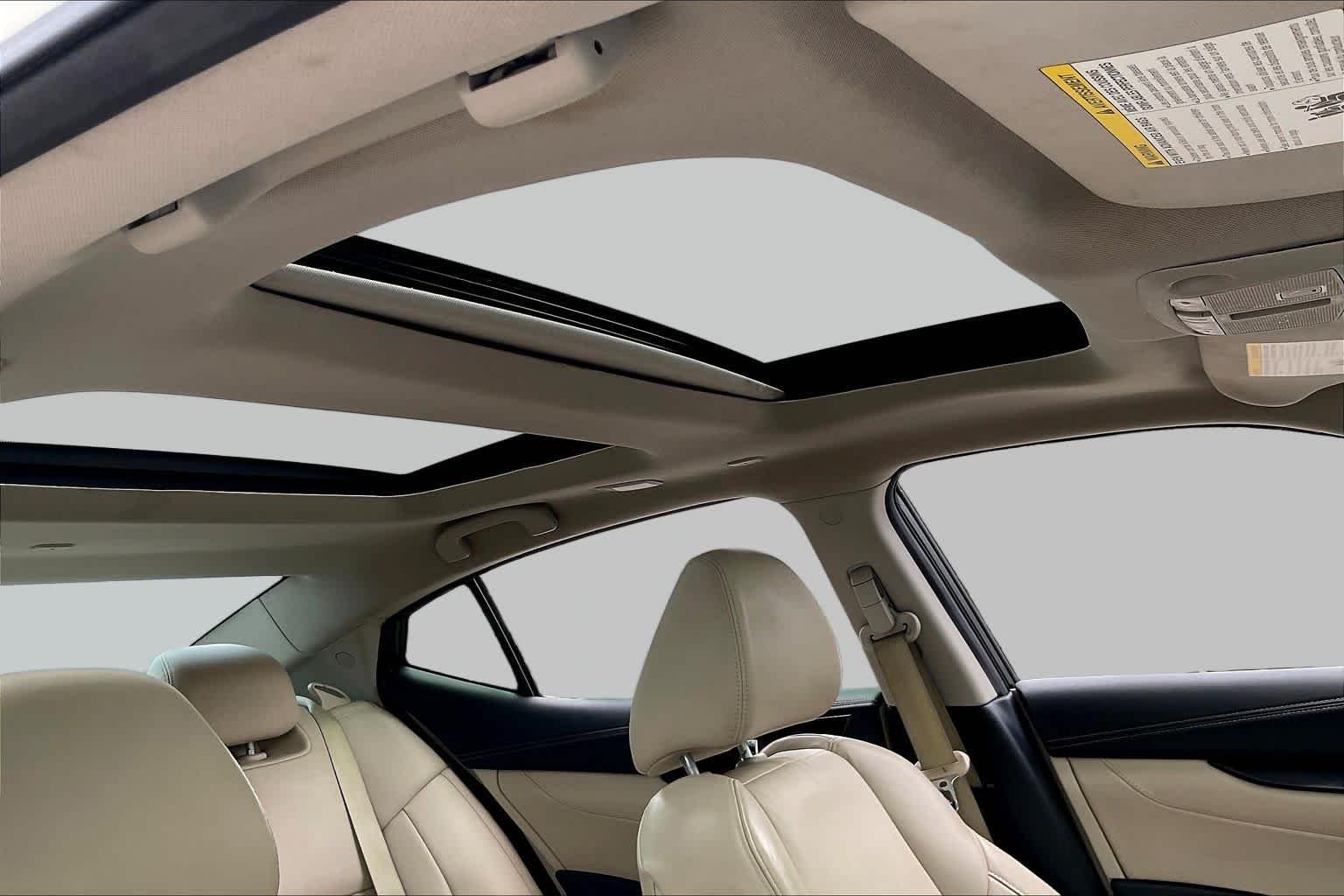 Used 2022 Pearl White Tricoat Nissan Platinum image 14