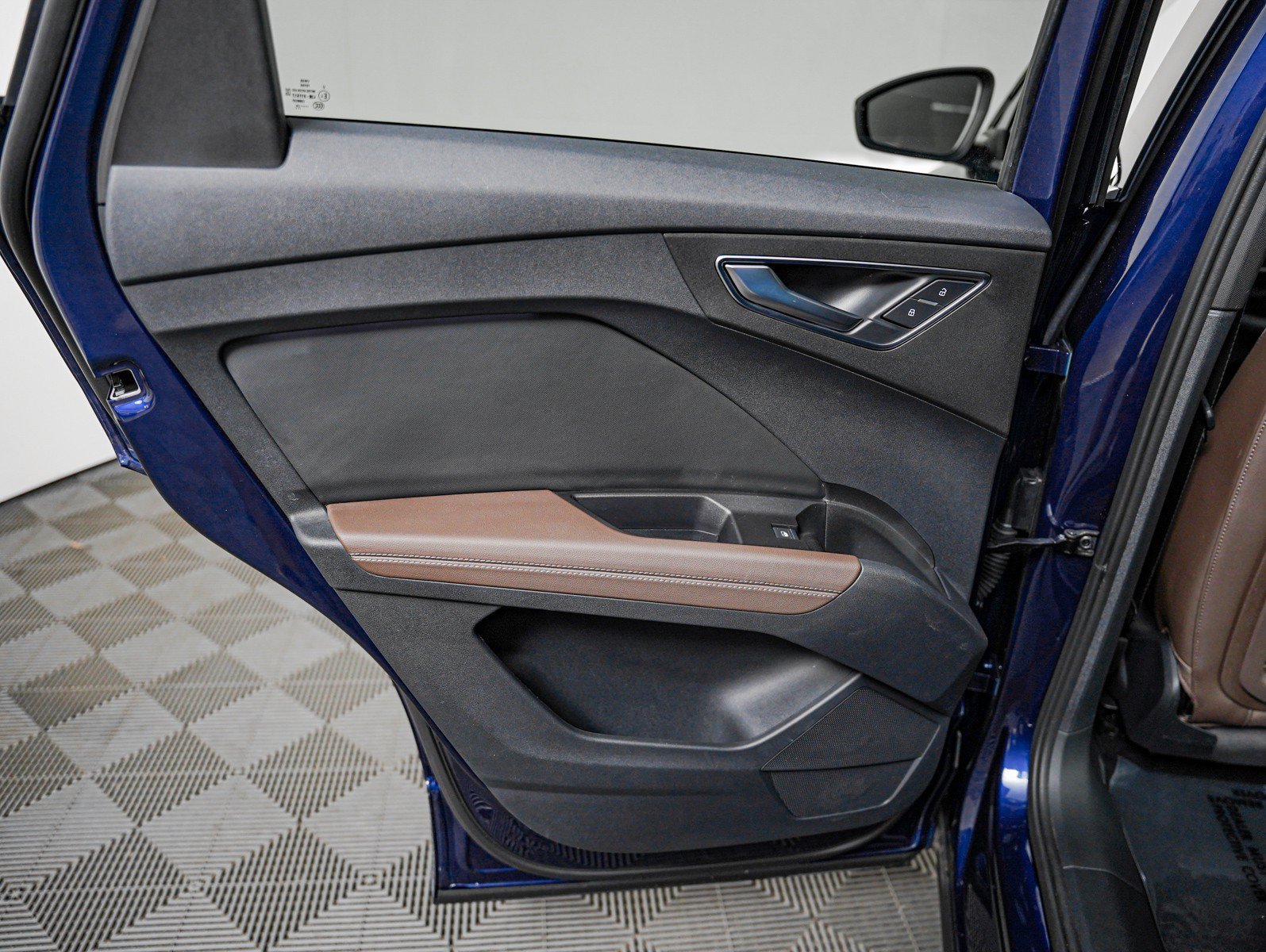 Used 2025 Navarra Blue Audi Premium image 20