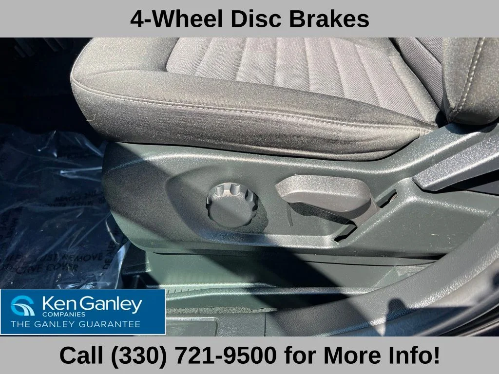 Used 2022 Black Ford SE image 28