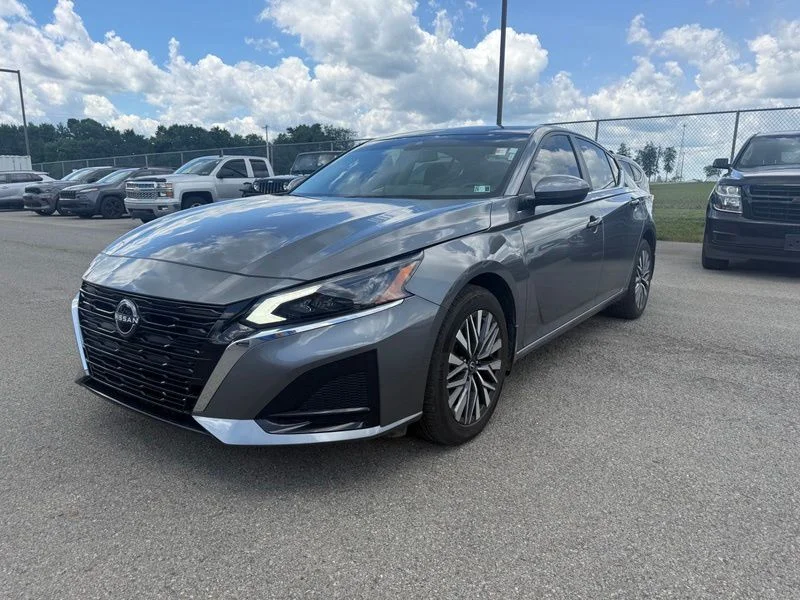 Used 2024 Gray Nissan 2.5 SV image 3