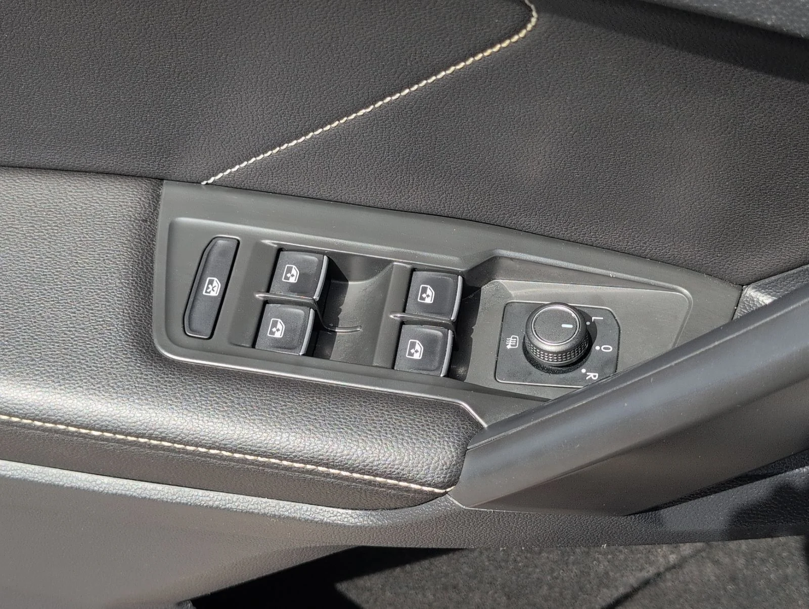 2024 Volkswagen Tiguan SE - Photo 16