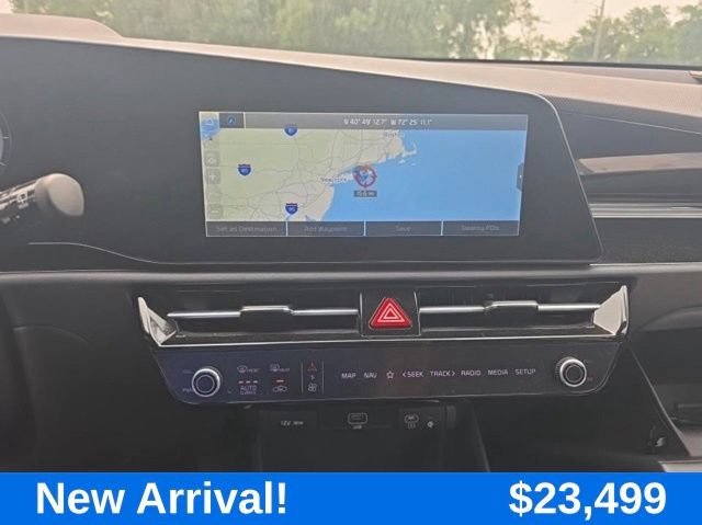 Used 2024 Gray Kia Wind image 3
