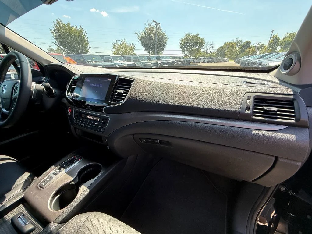 Used 2023 Modern Steel Metallic Honda RTL image 11