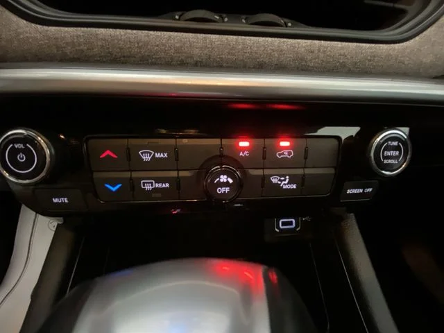 Used 2022 Gray Jeep Latitude Lux image 18