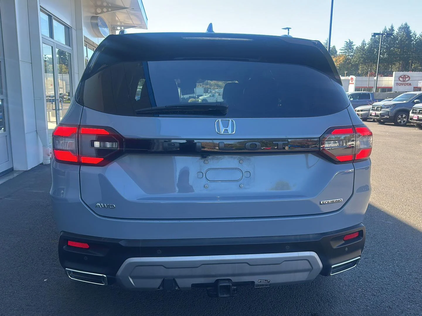 Used 2025 Sonic Gray Pearl Honda Touring image 3