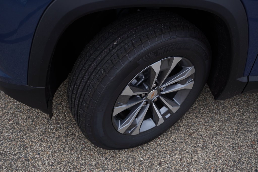 New 2027 Lakeshore Blue Metallic Chevrolet LT image 9