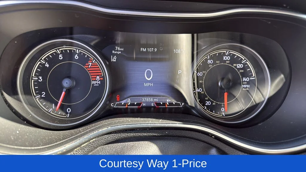 Used 2021 Silver Jeep Latitude Lux image 13