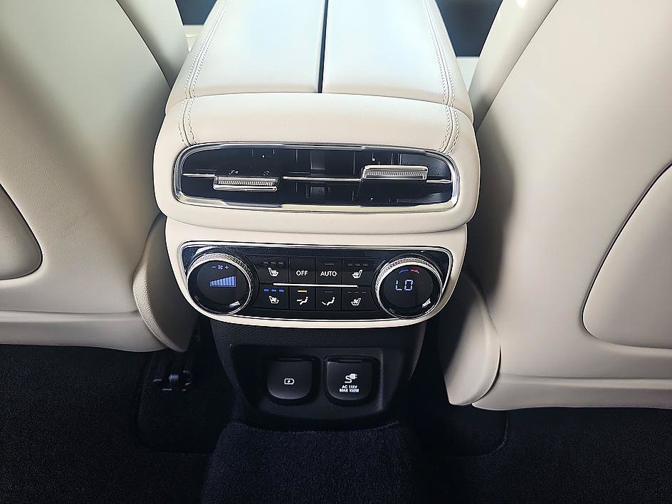 Used 2023 Uyuni White Genesis 3.5T Prestige image 33