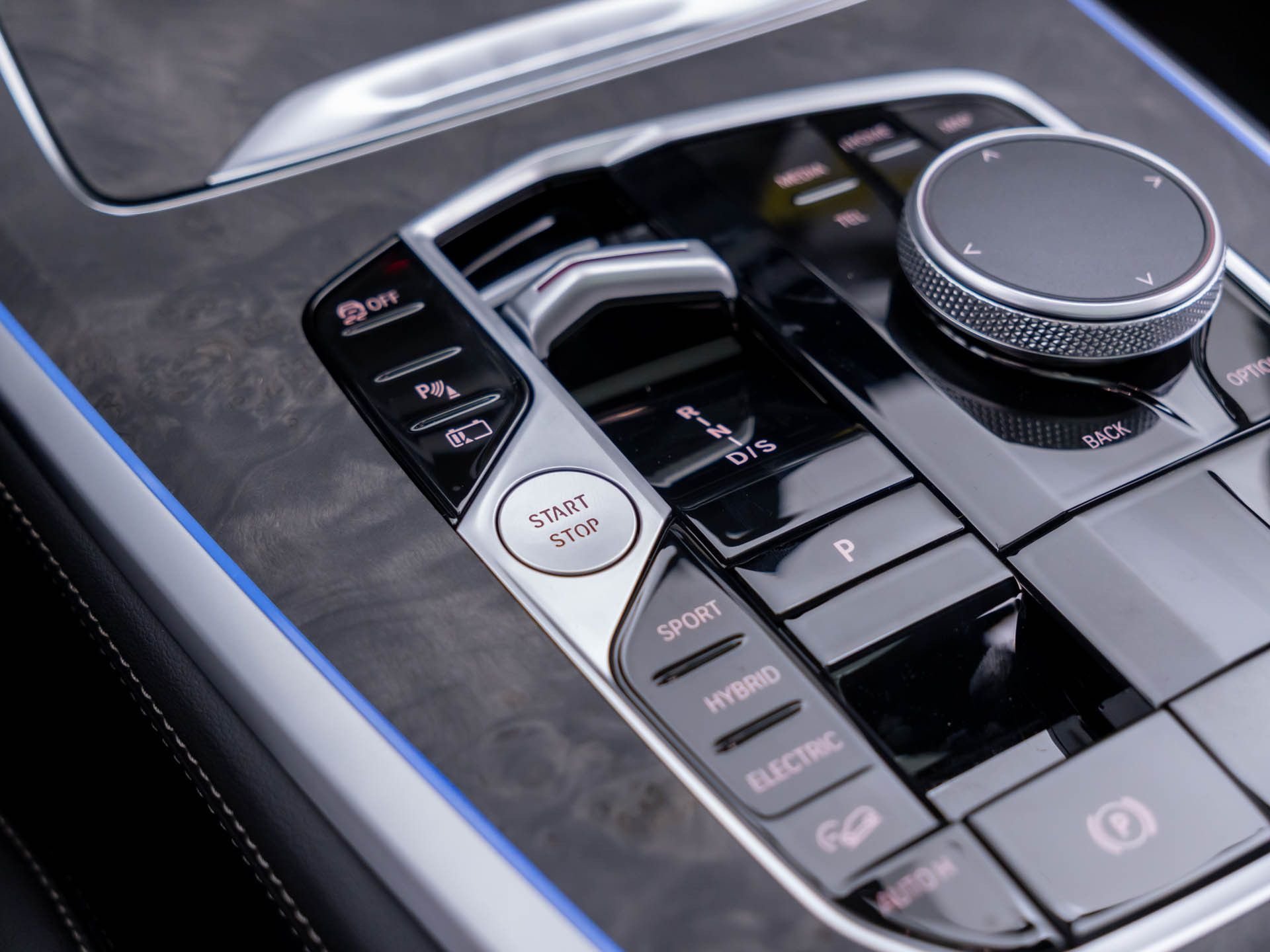 New 2026 Dravit Grey Metallic BMW xDrive50e image 23