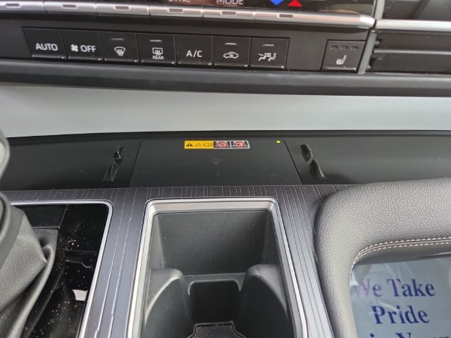 Used 2025  Toyota XLE image 29