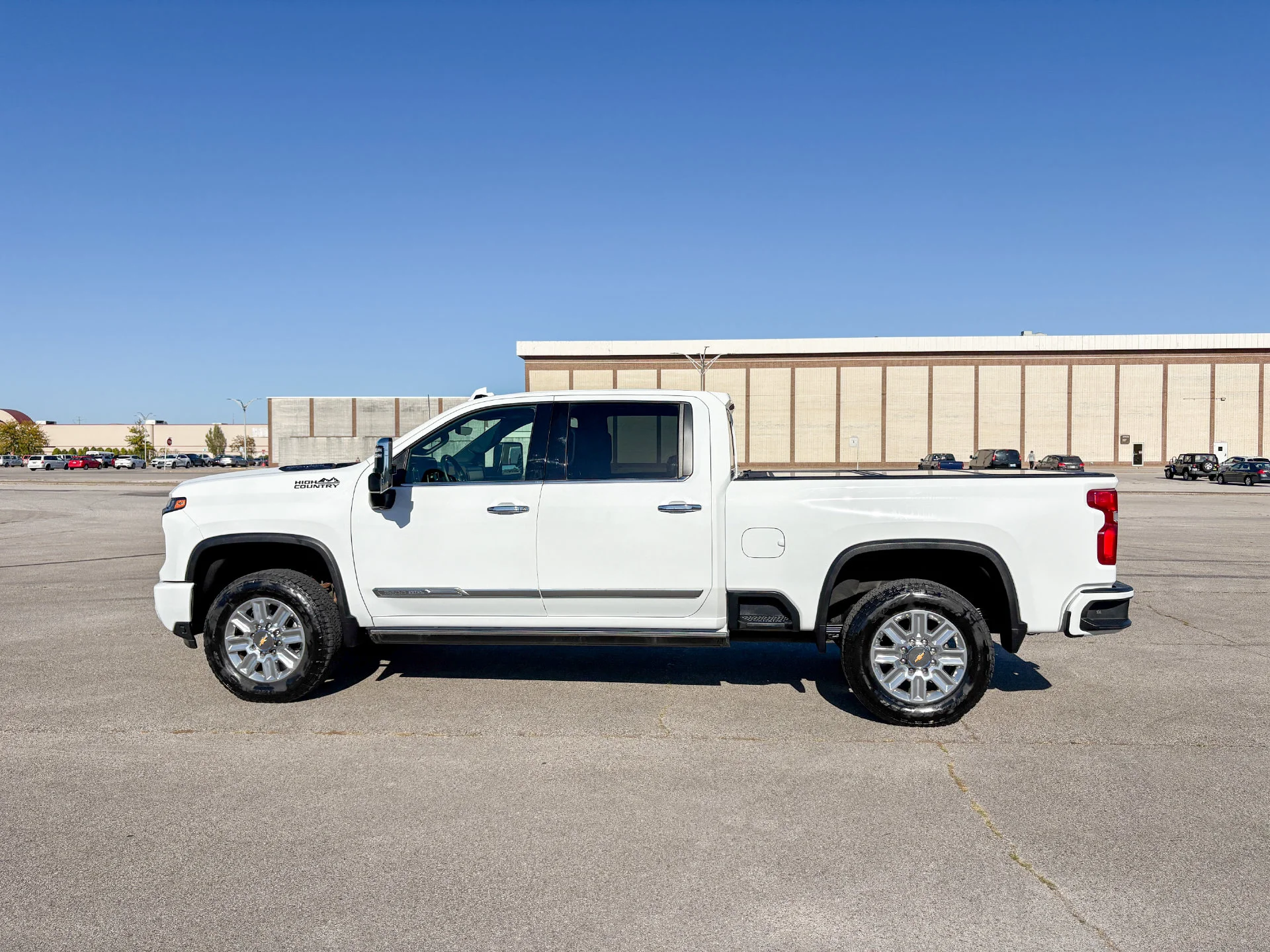 Used 2024 White Chevrolet High Country image 6