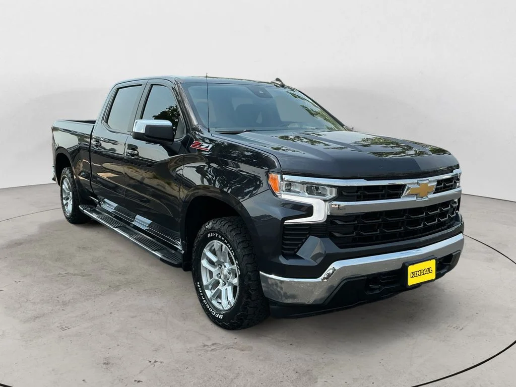 Used 2022 Gray Chevrolet LT image 3