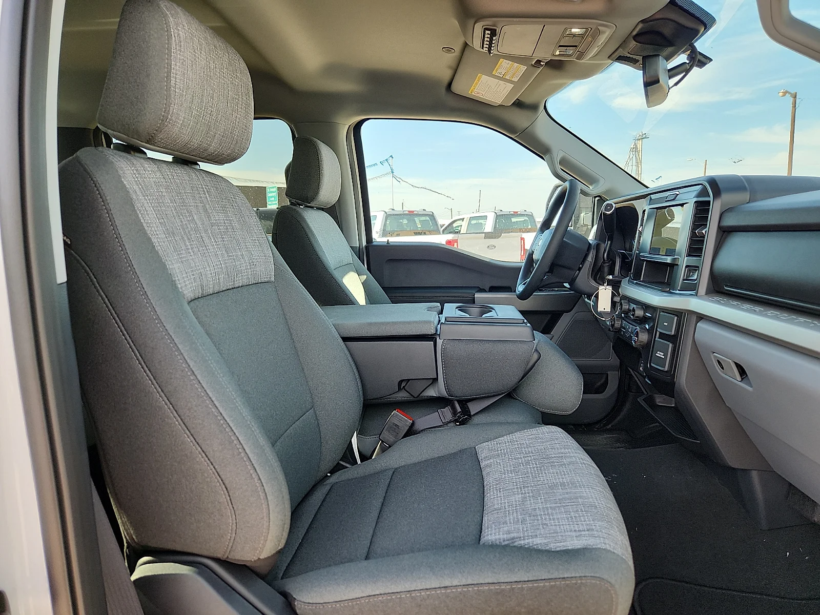 New 2027 Oxford White Ford XLT image 20