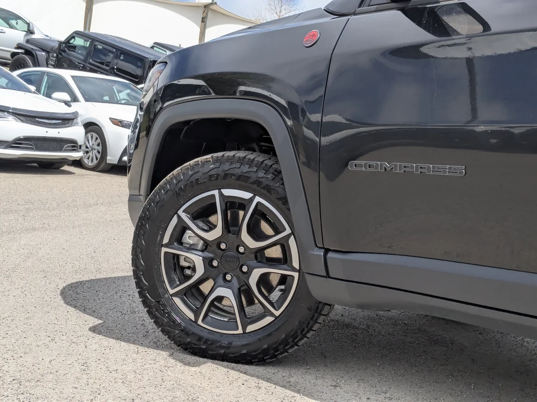 Certified Used 2024 Black Jeep Trailhawk - - 4x4 - Sun & Sound Group - Dual Pane Sunroof - Leather - NAV & More! image 9