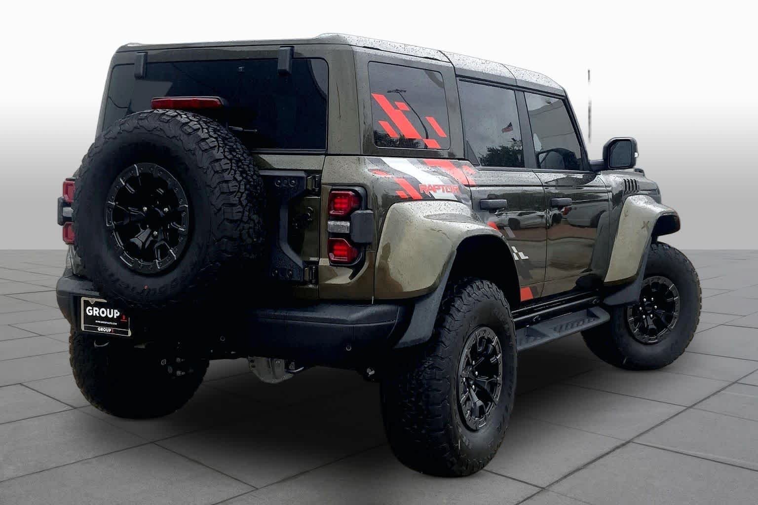 Used 2025 Shelter Green Metallic Ford Raptor image 26