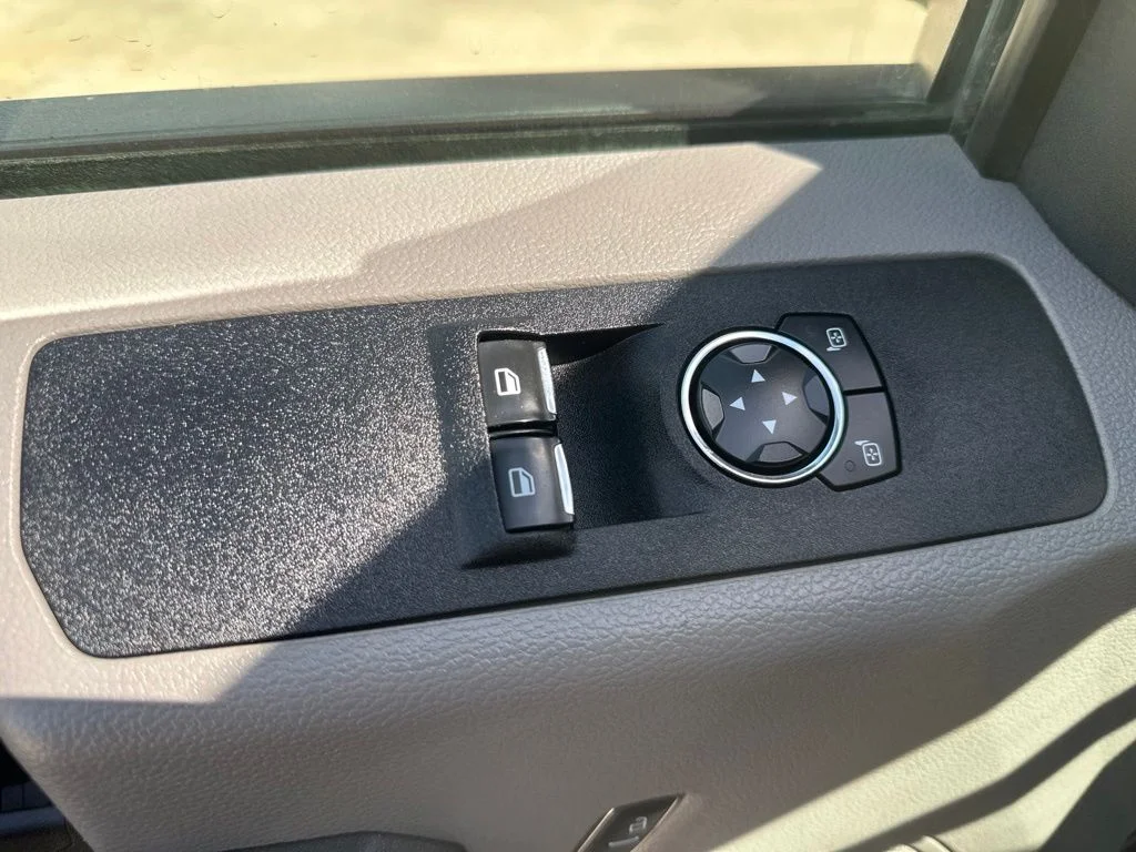 Used 2022 White Ford XL image 9