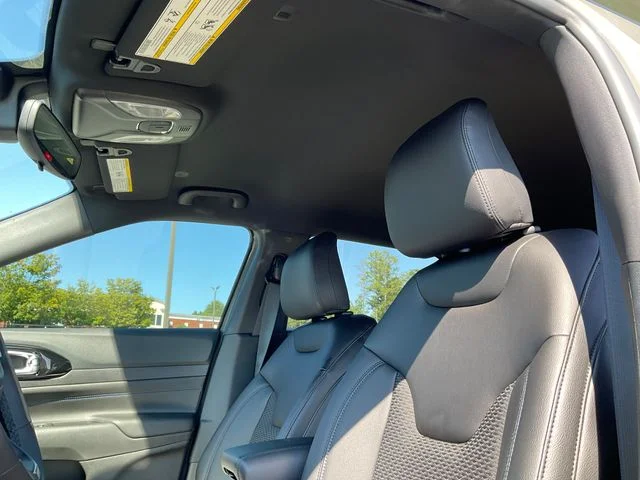 New 2026 Sting-Gray Clearcoat Jeep Latitude image 21