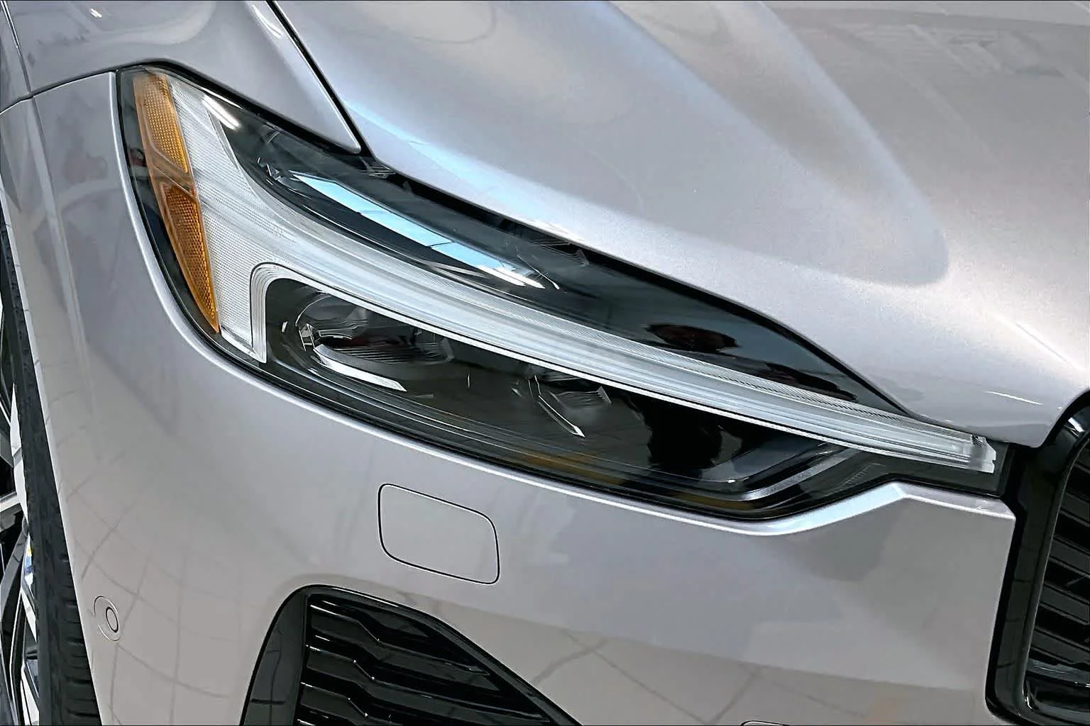 New 2026 Aurora Silver Volvo Plus image 15