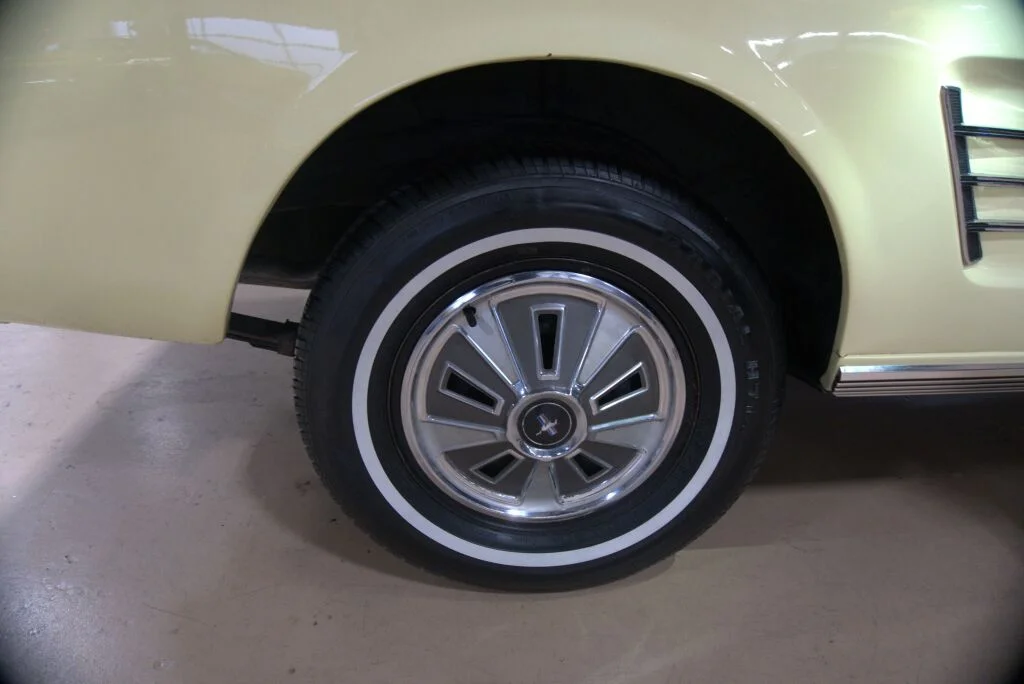 Used 1966 Yellow Ford  image 31