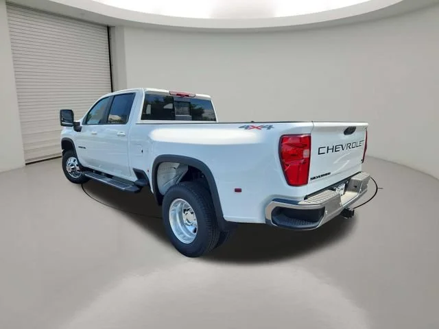 New 2026 Summit White Chevrolet LT DRW image 5