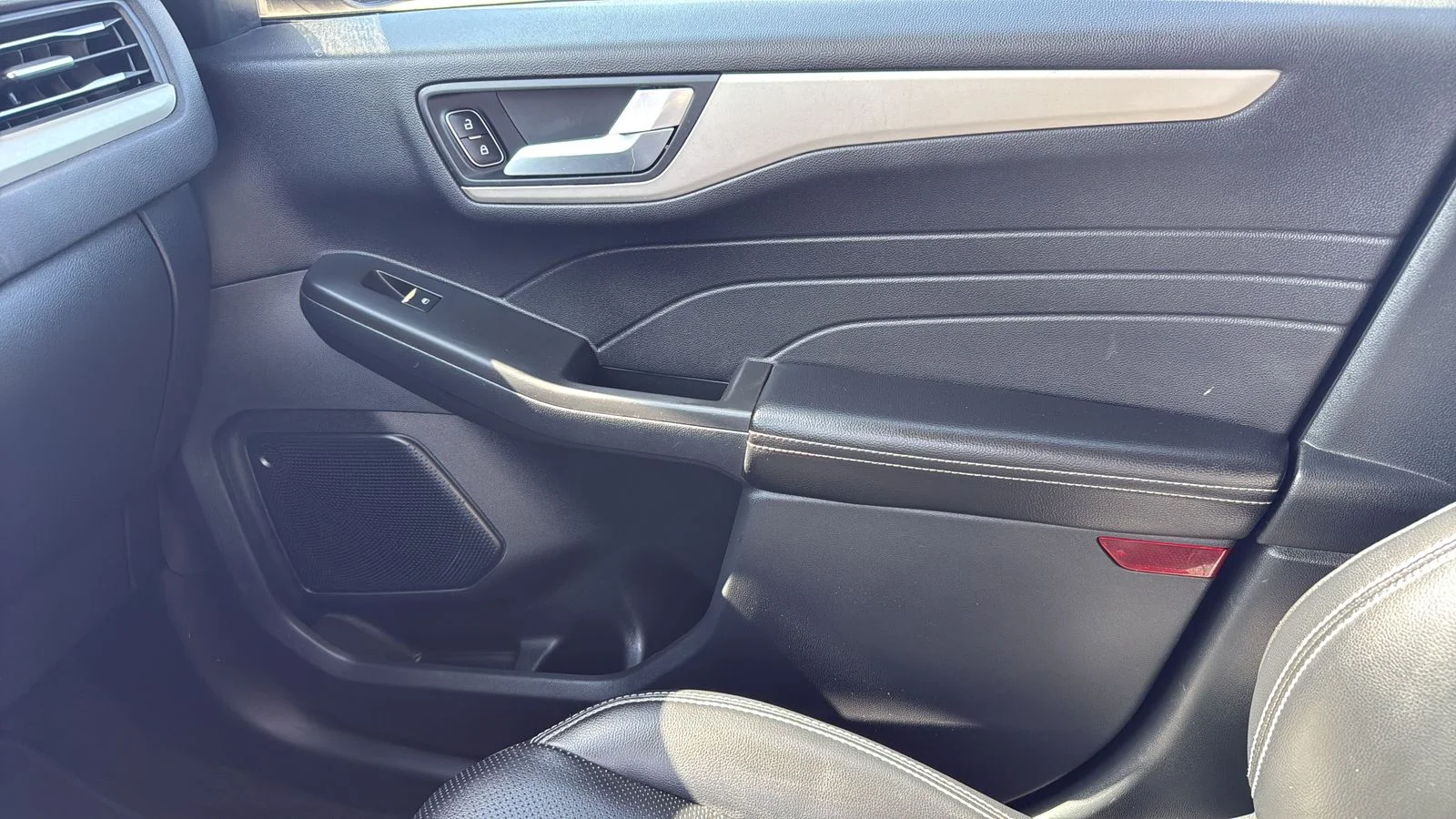 Used 2021 Gray Ford SEL image 23