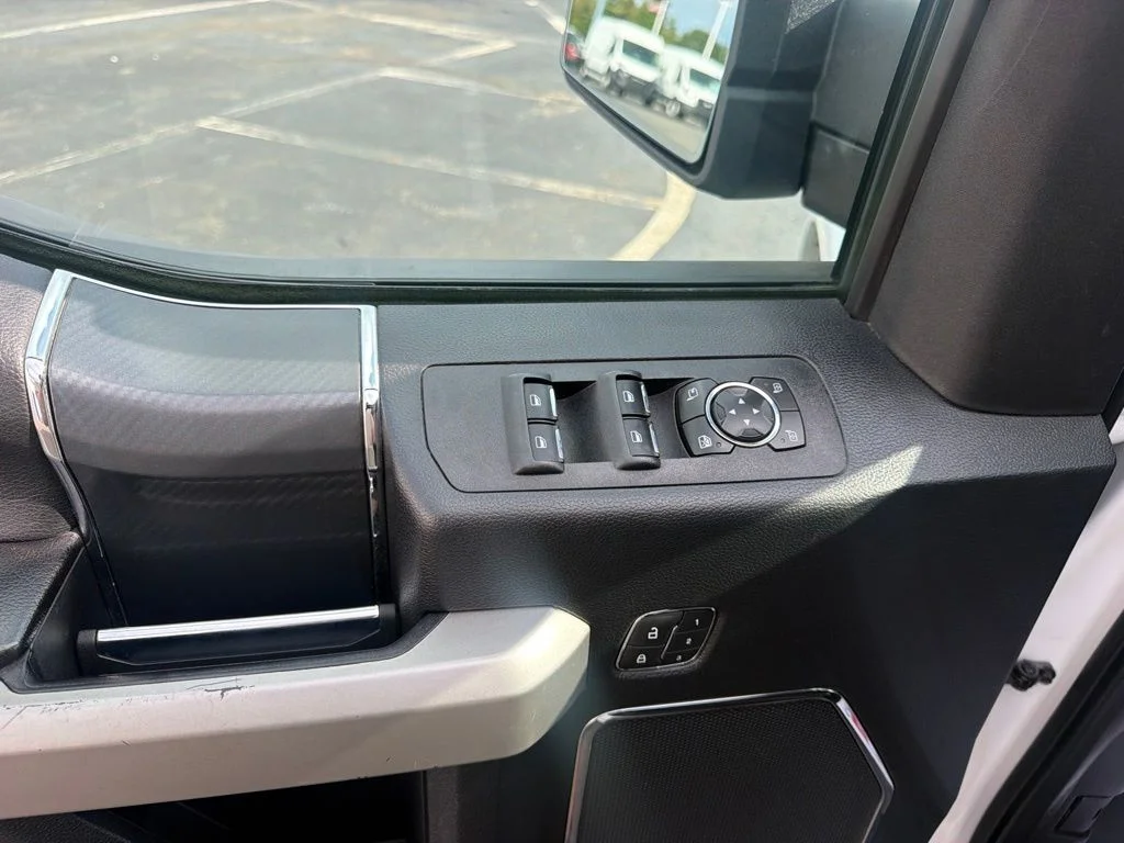 Used 2020 White Ford Lariat image 25