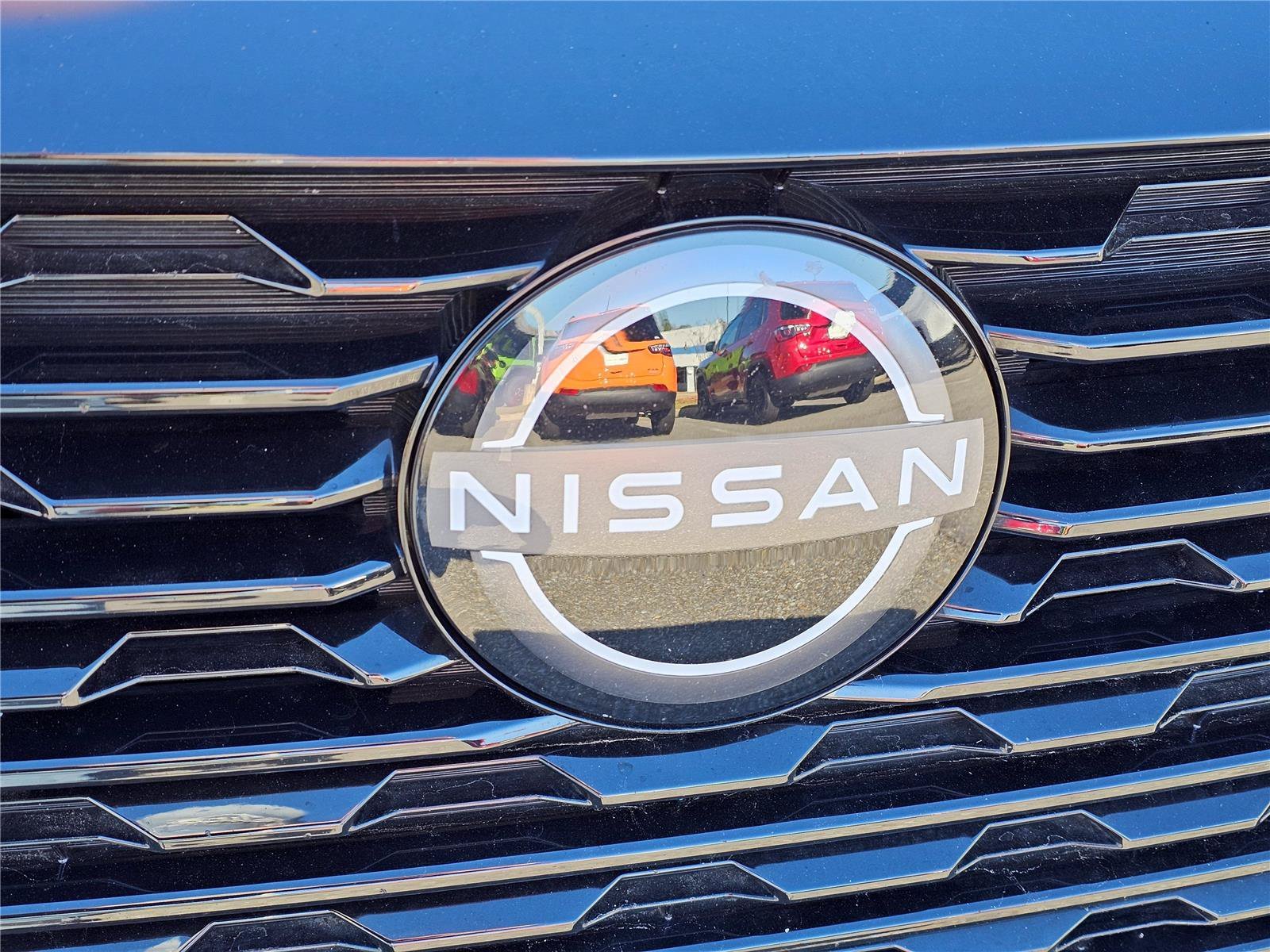 Used 2025 Super Black Nissan SV image 3