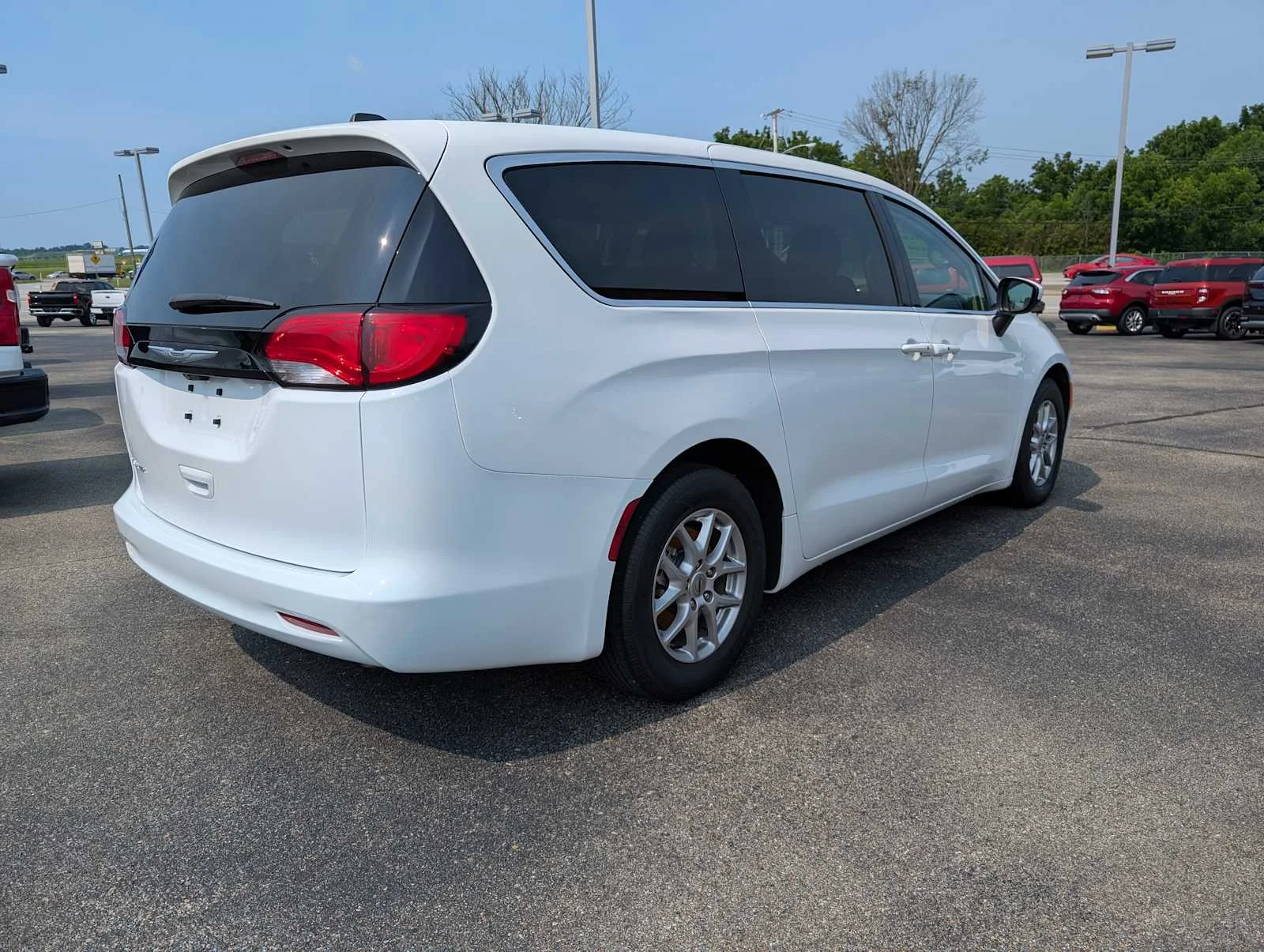 Used 2022 Bright White Clearcoat Chrysler LX image 8