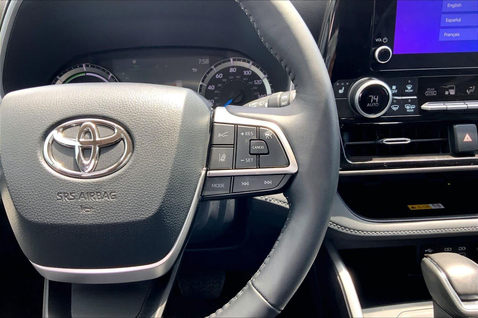 2025 Toyota Highlander XLE - Photo 25