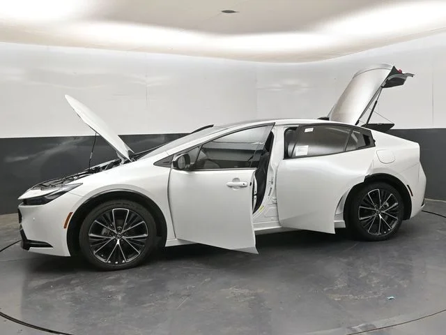 New 2026 Wind Chill Pearl <sup>1</sup> Toyota  XLE image 36