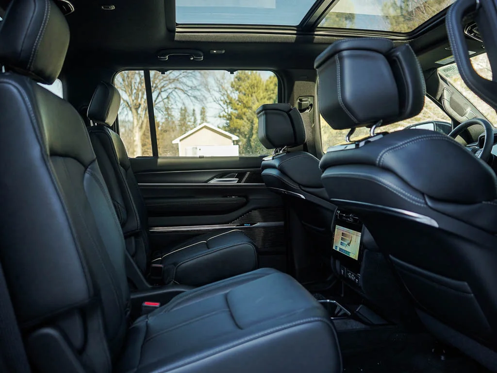 New 2026 High Gloss Black Jeep Summit Obsidian image 12