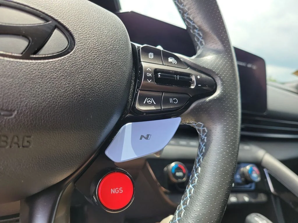 Used 2025 Red Hyundai Base image 21