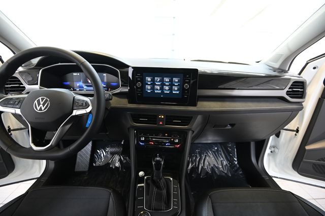 New 2026 White Volkswagen 1.5T SE Black image 2
