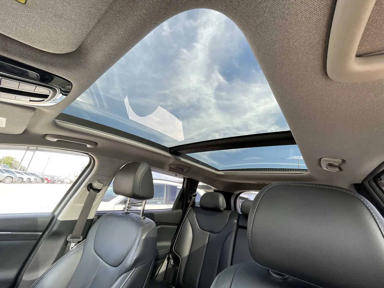 Used 2022  Hyundai Limited image 19
