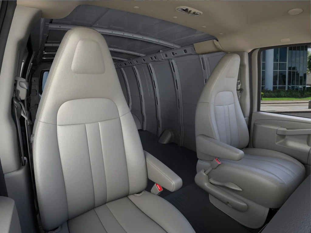 New 2025 Summit White Chevrolet WT image 16