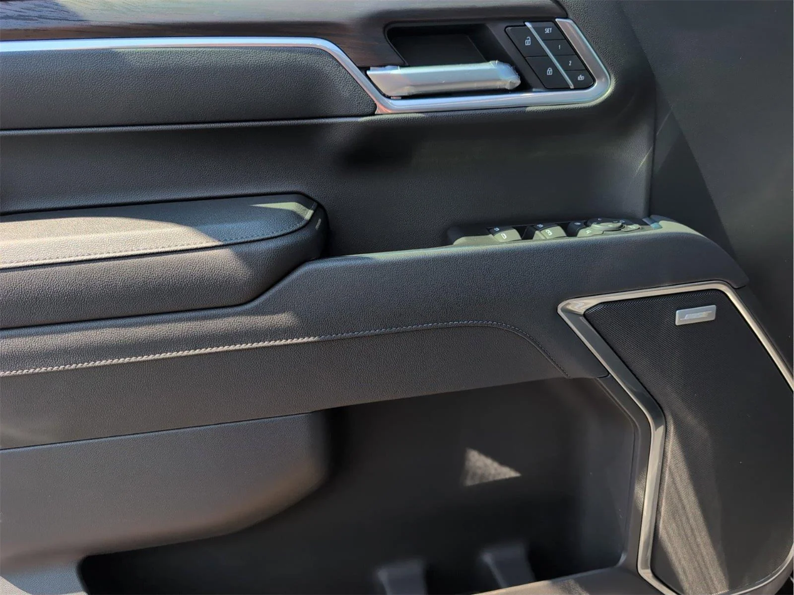New 2026 Onyx Black GMC SLT image 28