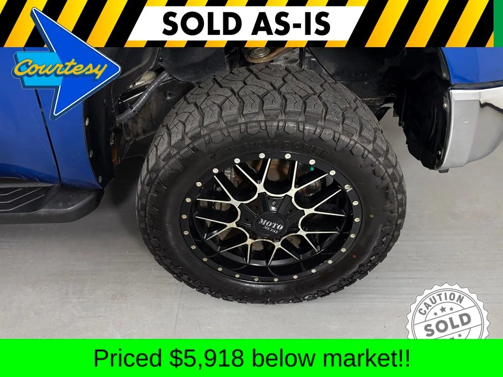 Used 2018 Blue Toyota SR5 image 10