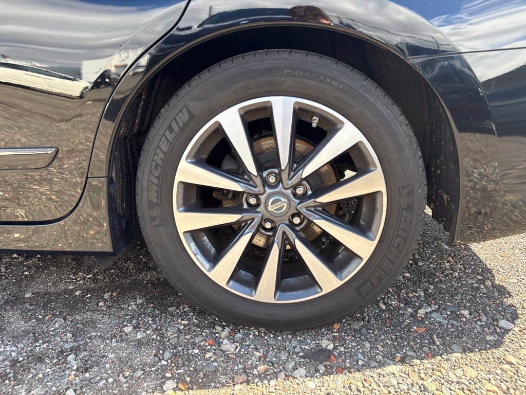 Used 2017 Black Nissan 2.5 SL image 20