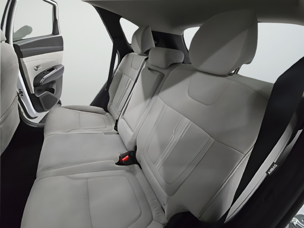 Used 2025 White Hyundai SEL image 17