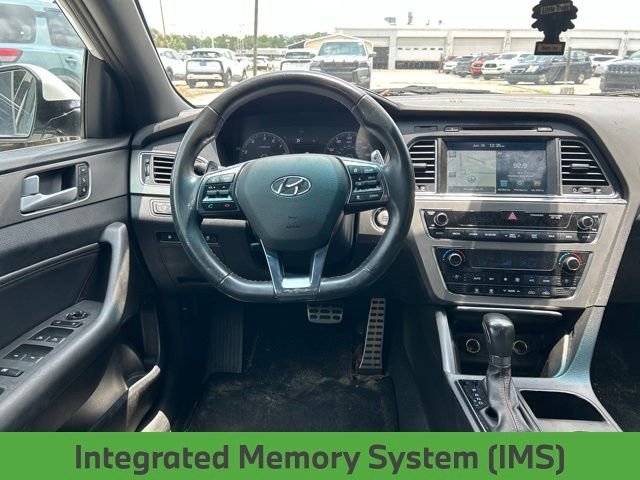 Used 2015 White Hyundai Sport 2.0T image 20